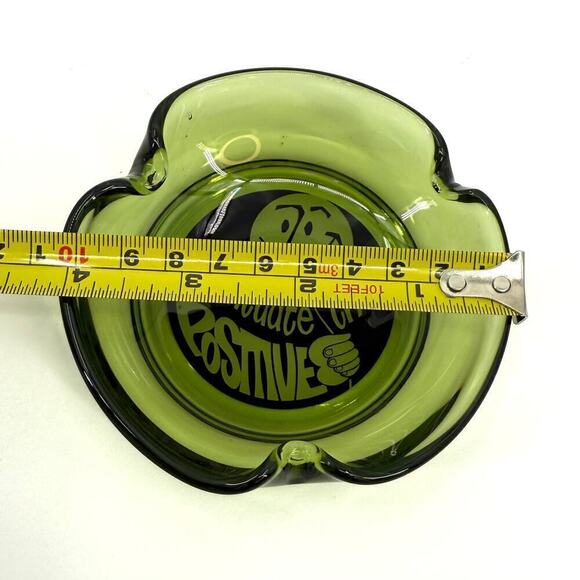 MCM Green Glass Ashtray “Accentuate the Positive” Mr. in Between Retro 1970s Mod - Picture 5 of 6